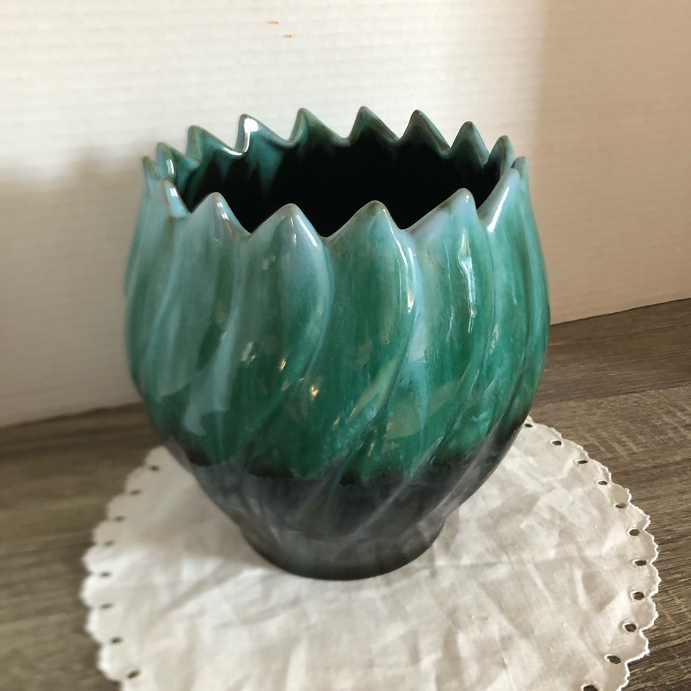 Vtg Blue Mountain Pottery Tulip Vase